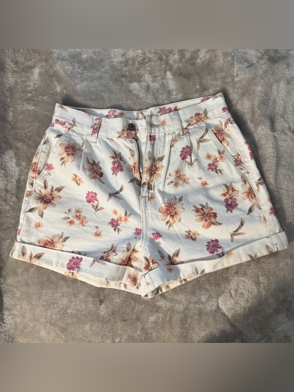 American Eagles Mom Floral High-Waist‎ Women’s Shorts.